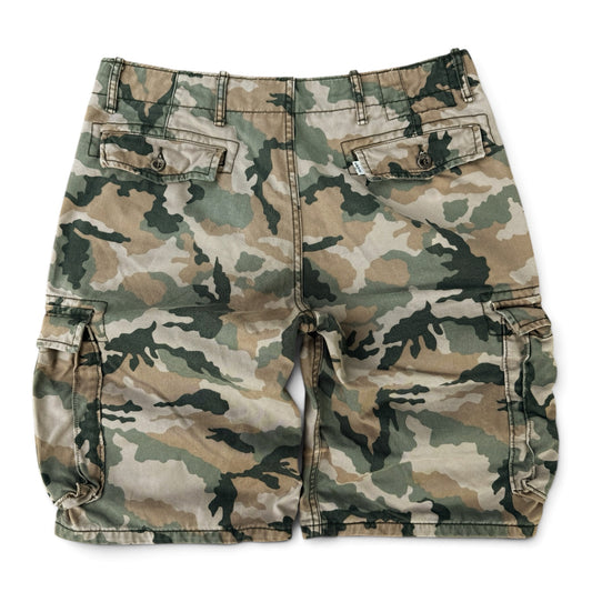 Vintage Levi’s Camo Cargo Shorts Y2K